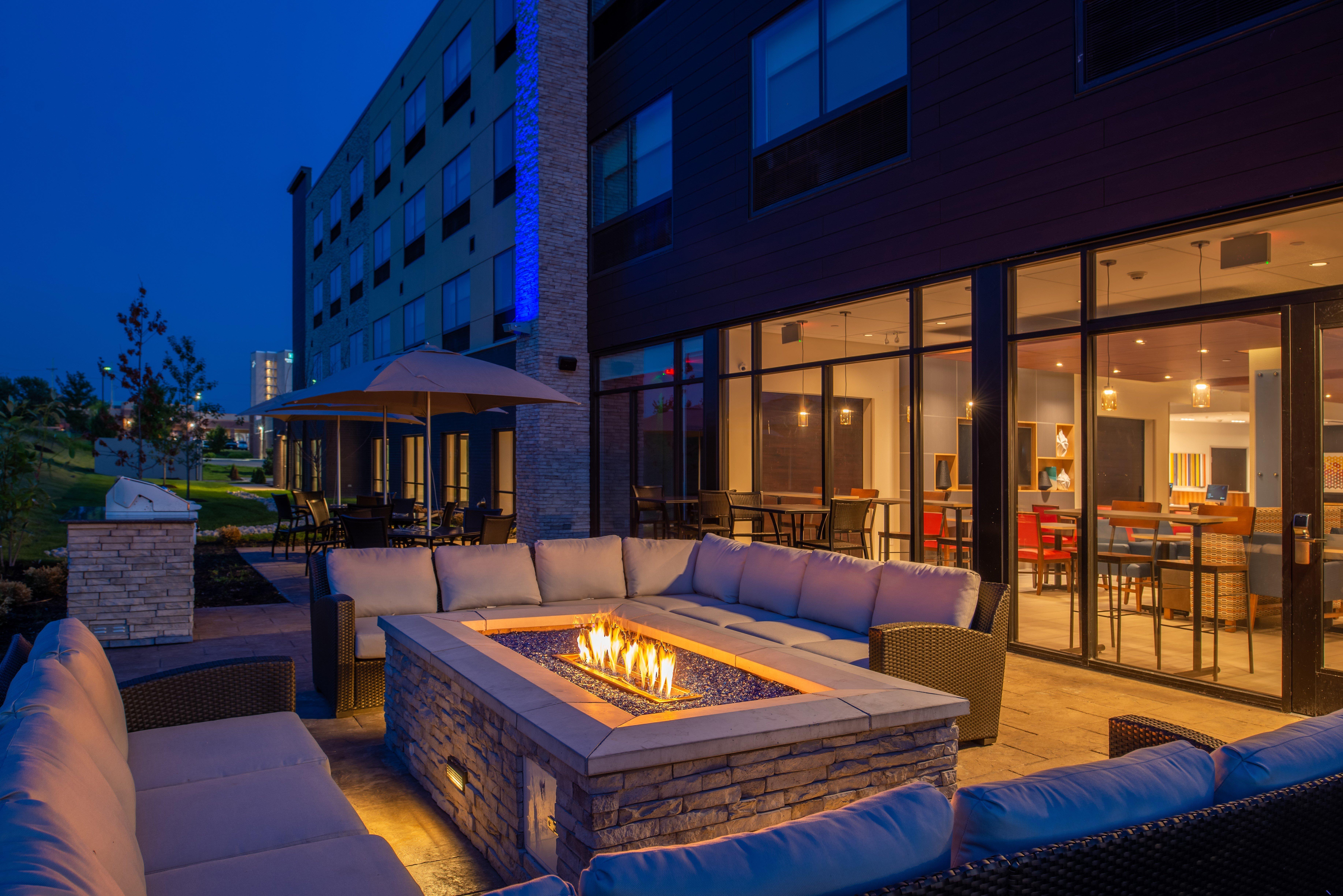 Holiday Inn Express & Suites - Olathe West By Ihg Eksteriør bilde